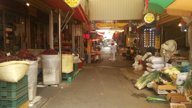 清凉里伝統市場3番ゲート内の風景